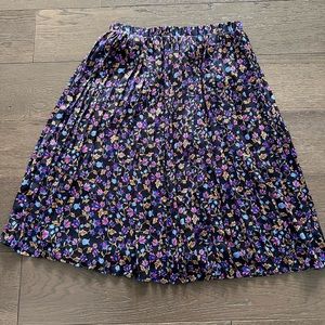 Banana Republic Pleated printed floral skirt , brand new,Sz M